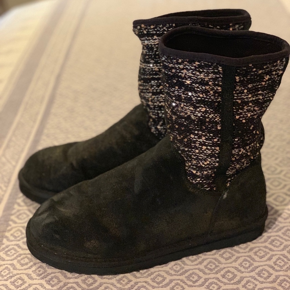 UGG Lyla Boot in Black - Picture 5 of 8
